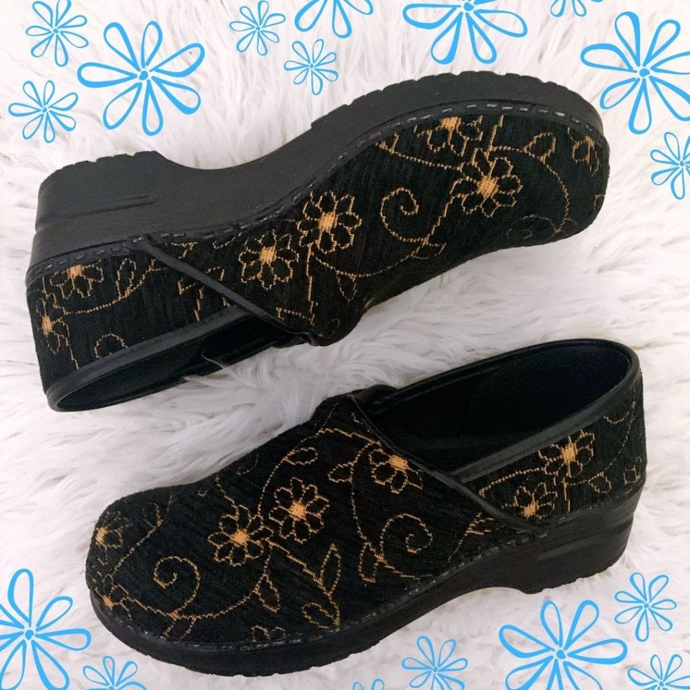 NWOT Sanita Black Velvet Embroidered Floral Clogs